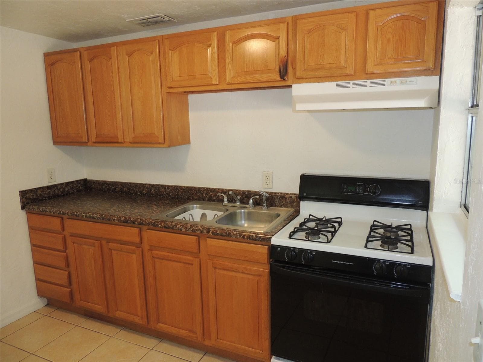 Kitchen - 1146 NE 2ND PL, WILLISTON