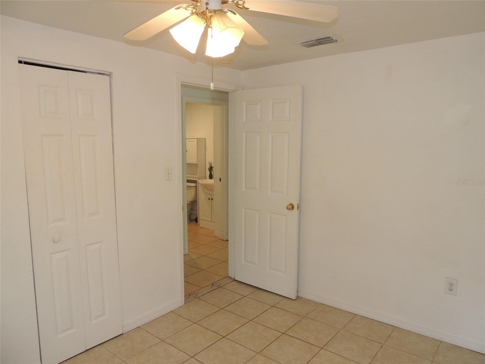 Primary Bedroom - 1146 NE 2ND PL, WILLISTON