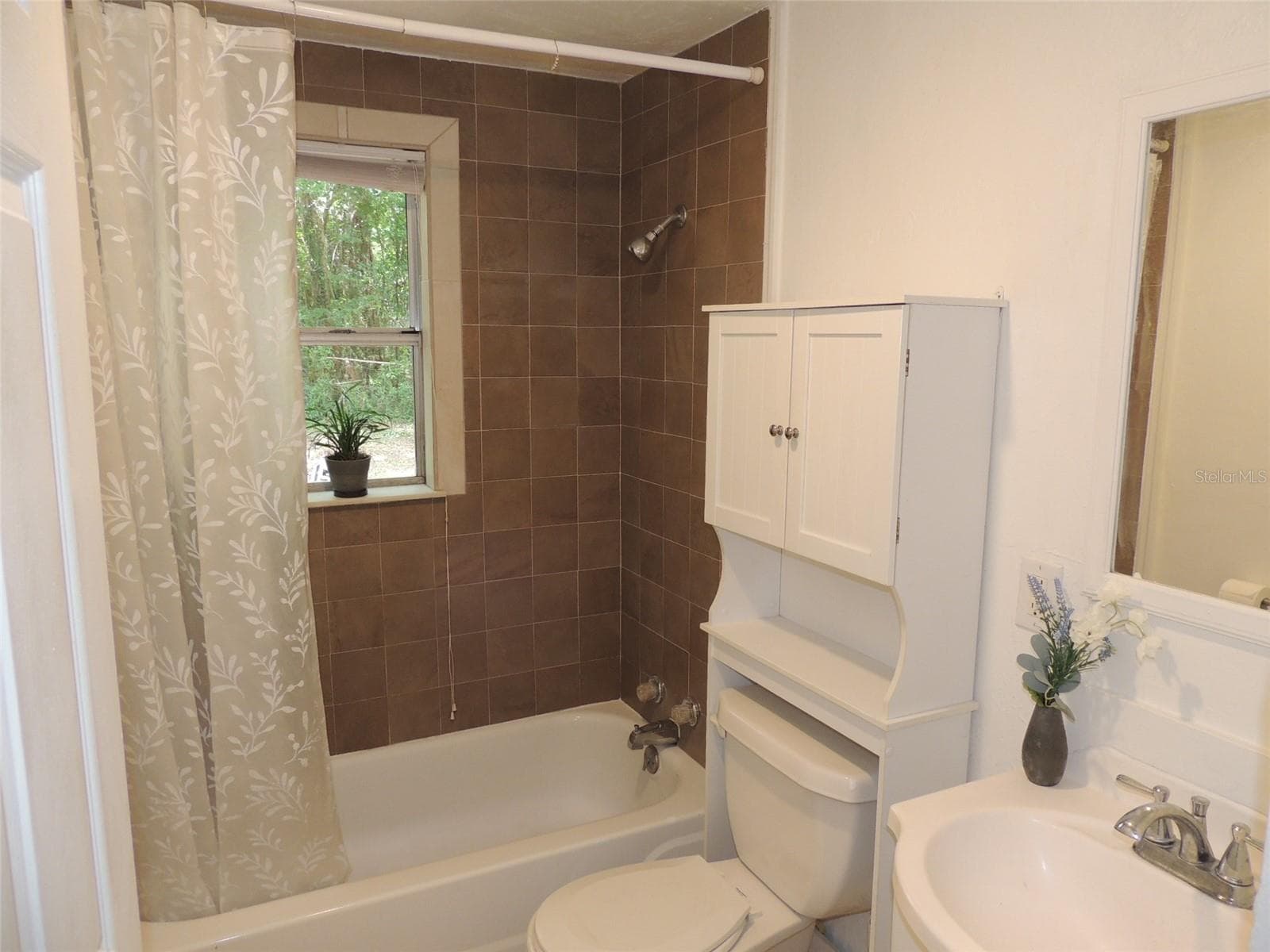 Bathroom - 1146 NE 2ND PL, WILLISTON