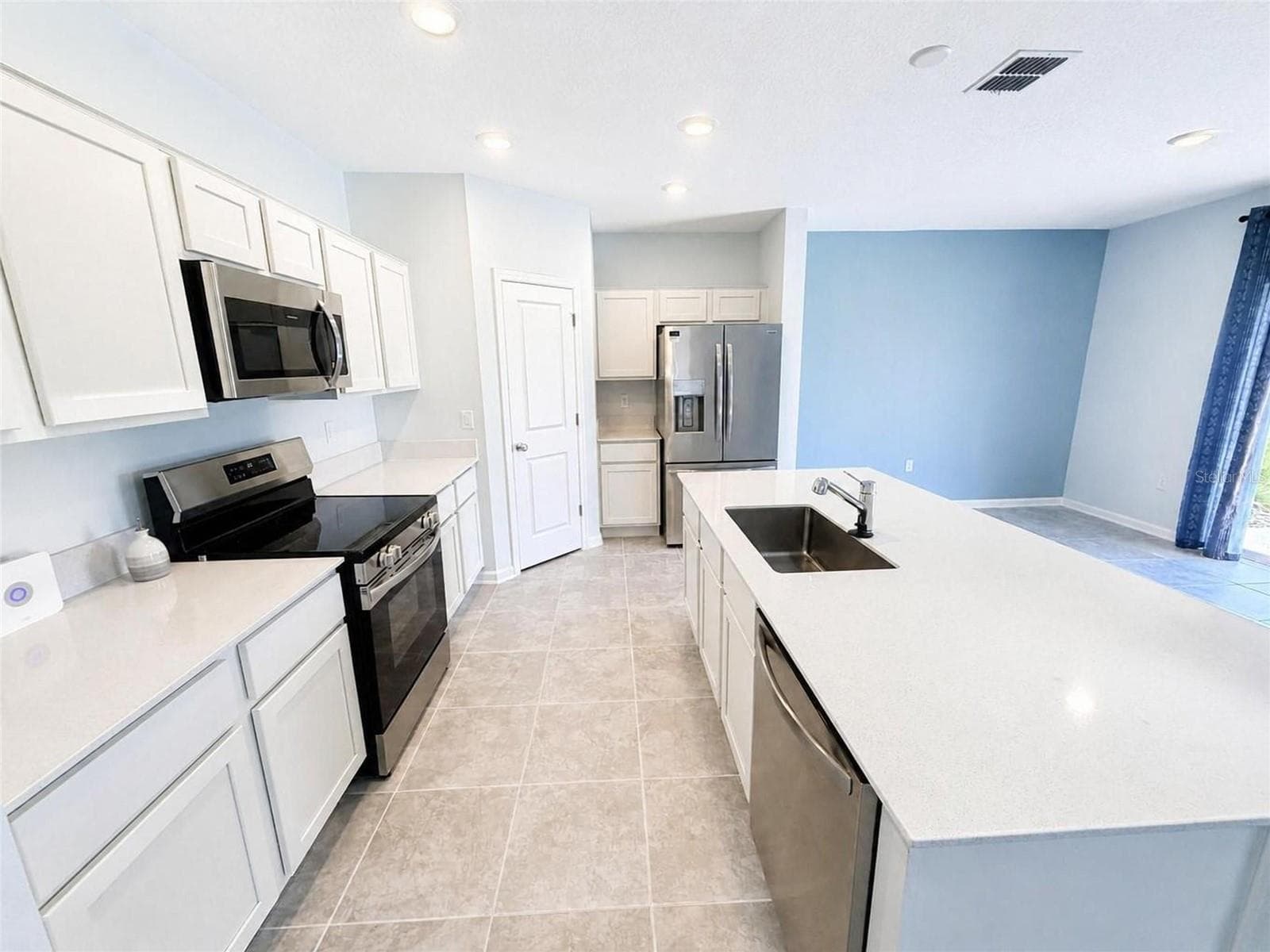 Kitchen - 5632 LOGGIA LN, KISSIMMEE