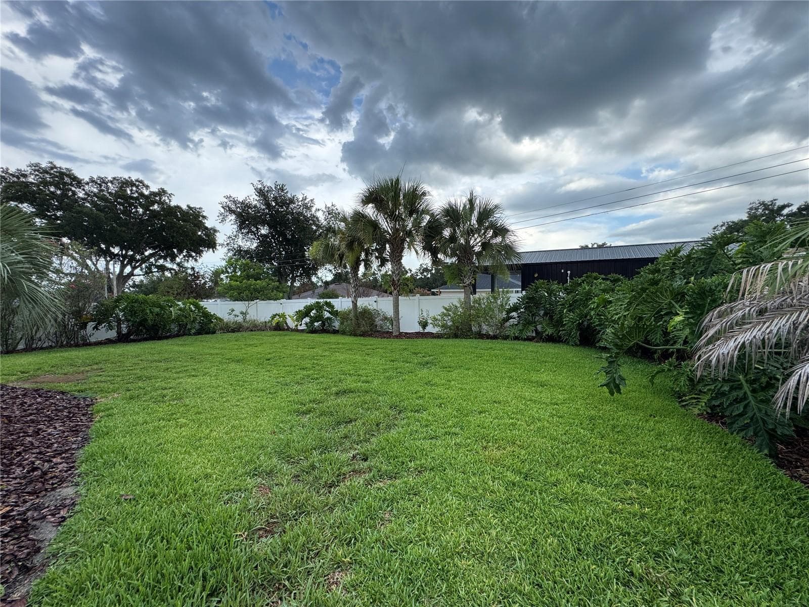 beautiful backyard - 1809 STELLA CT N, LAKELAND