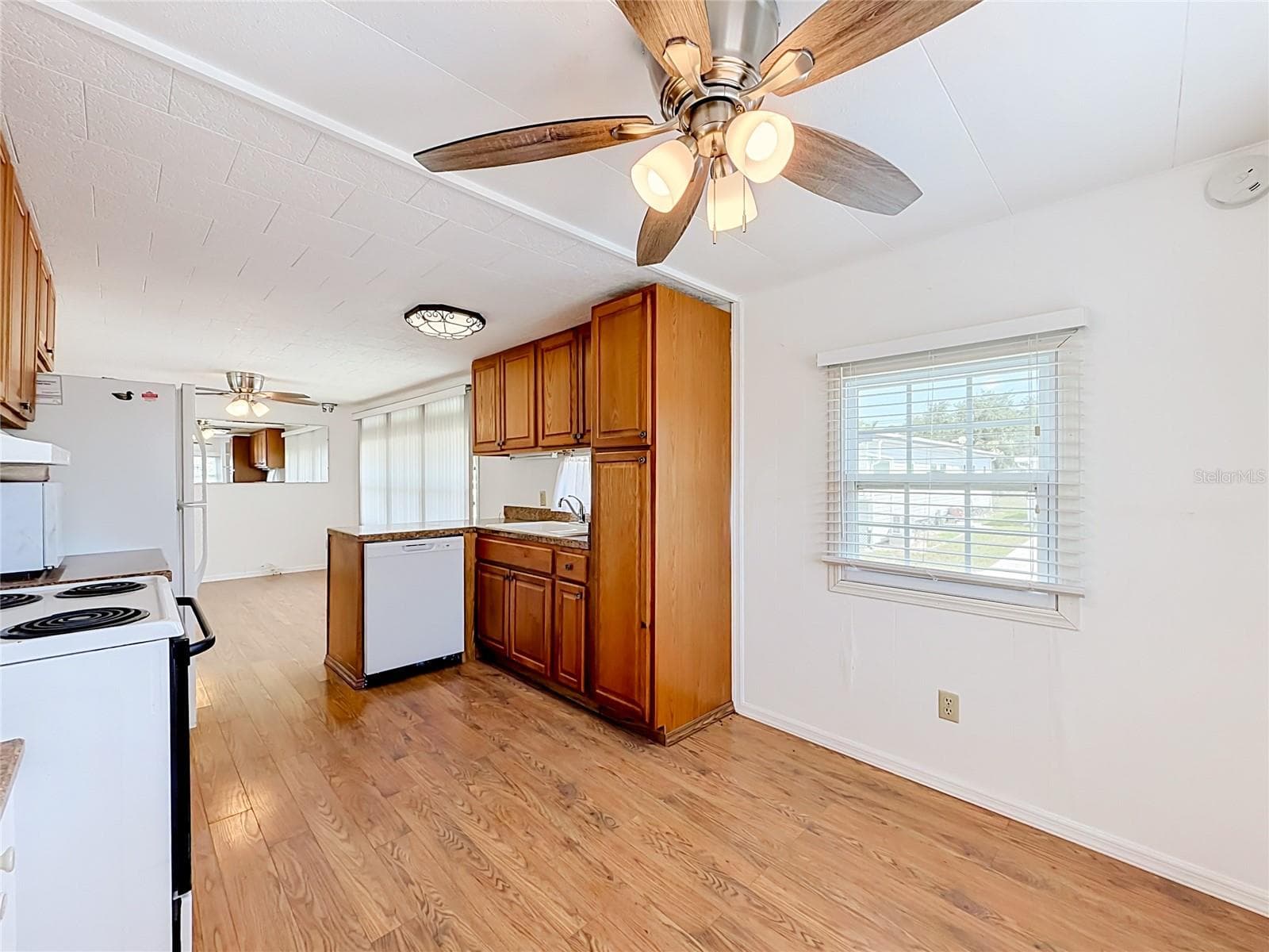 Mobile Home at 800 32ND AVE S #727, ST PETERSBURG, photo 8 of 32