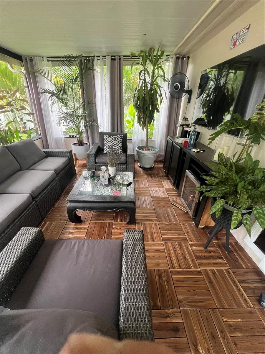 Lanai Photo when previously occupied. - 4600 30TH AVE N, ST PETERSBURG