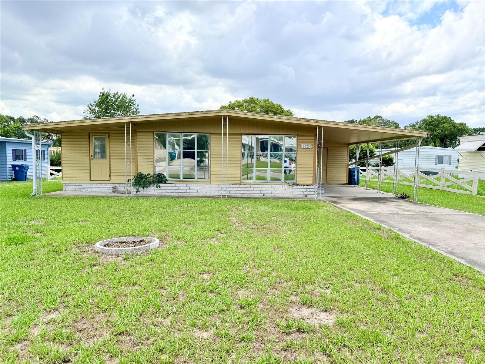 Manufactured Home at 14224 SANDHURST ST, BROOKSVILLE, photo 2 of 28