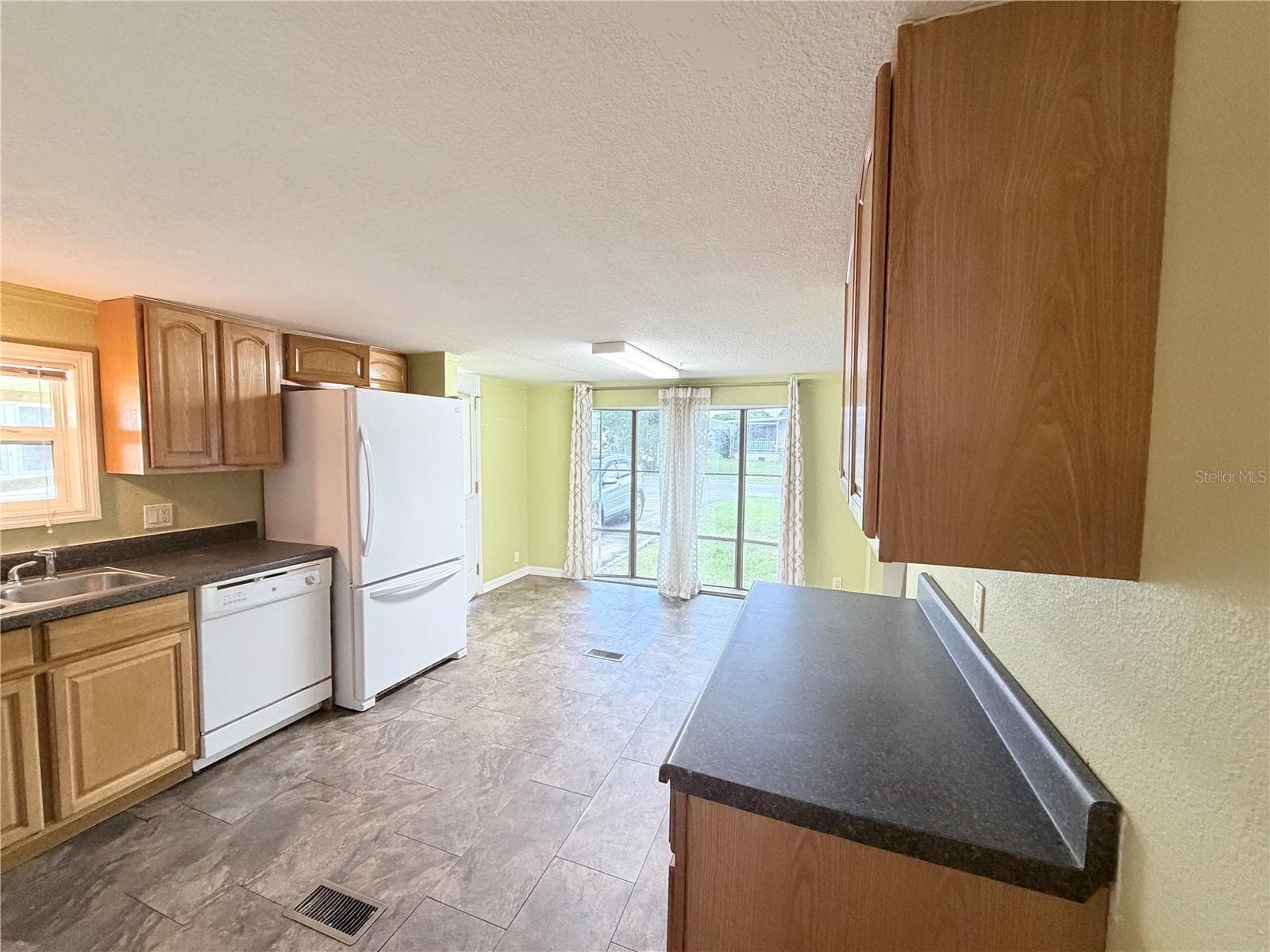 Manufactured Home at 14224 SANDHURST ST, BROOKSVILLE, photo 3 of 28