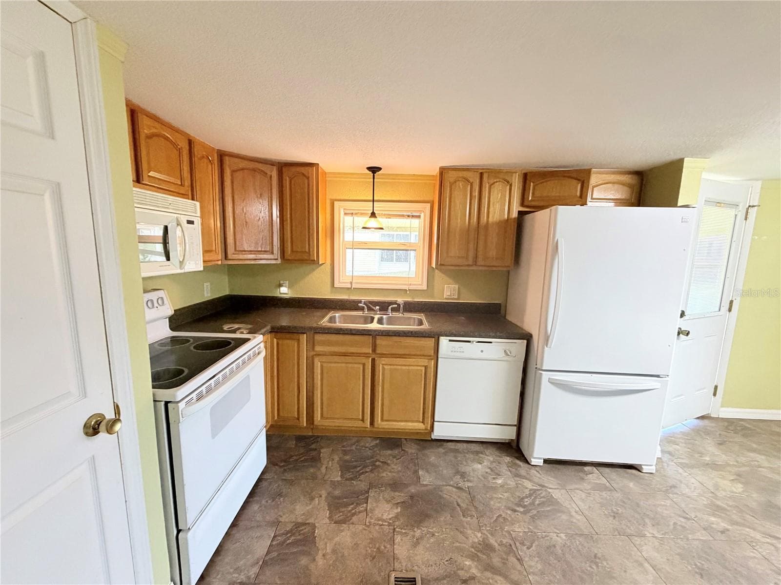Manufactured Home at 14224 SANDHURST ST, BROOKSVILLE, photo 4 of 28