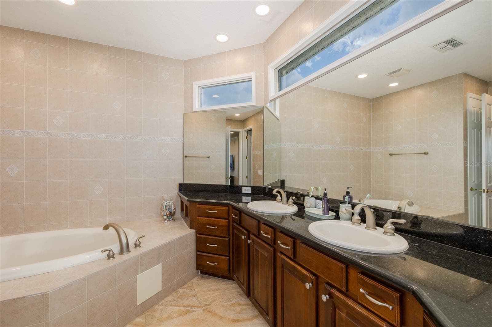 Single Family Residence at 3020 SHEPPARDS CROOK CT, HOLIDAY, photo 18 of 63