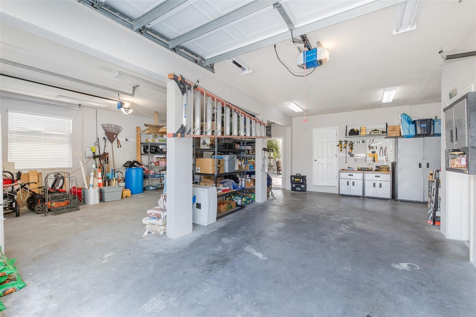 Two Car Garage - 3020 SHEPPARDS CROOK CT, HOLIDAY