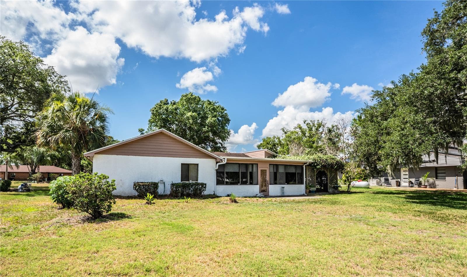 Large Primary Suite - 85 COUNTRY CLUB LN, MULBERRY