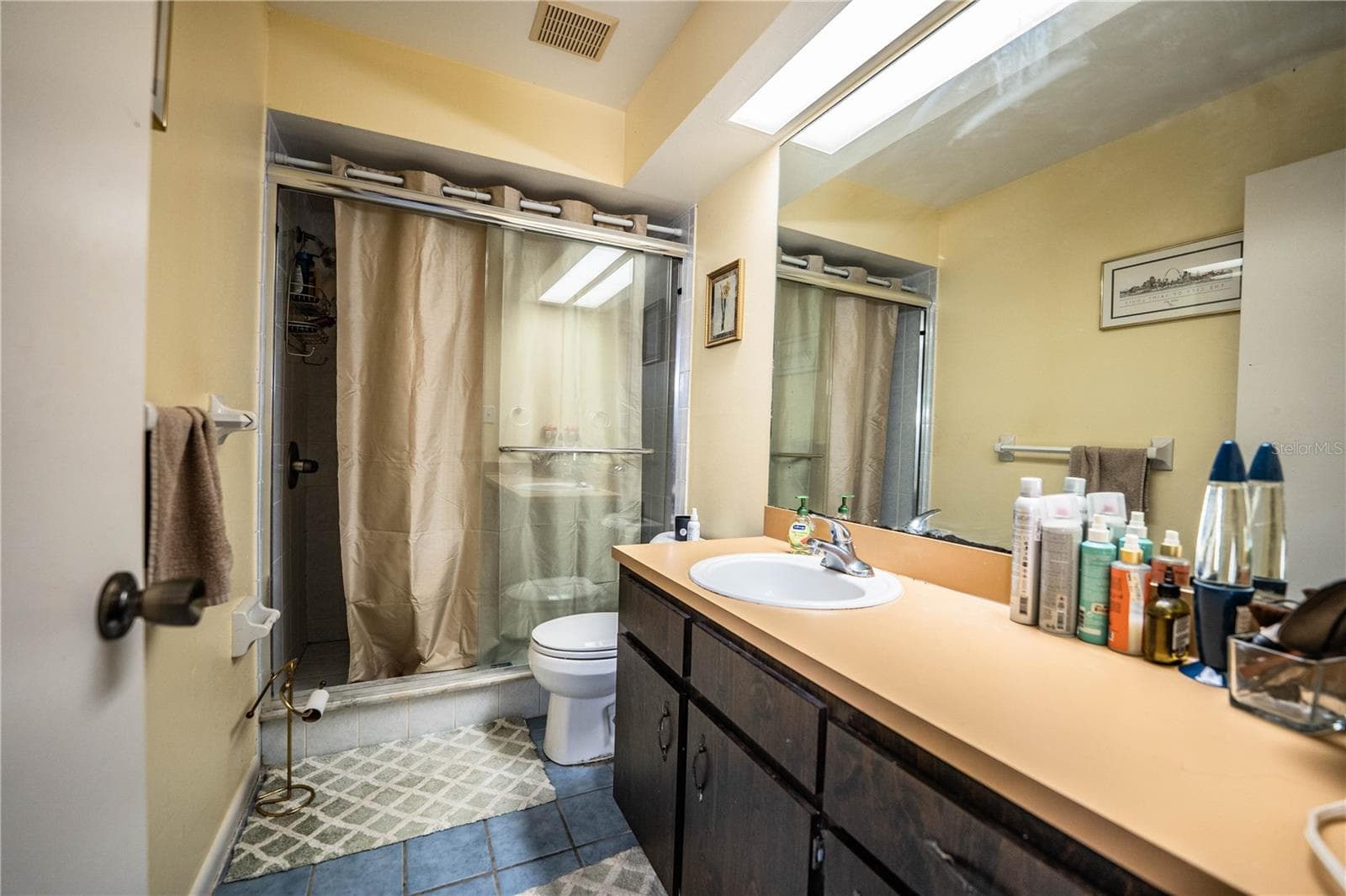 En Suite to Primary - 85 COUNTRY CLUB LN, MULBERRY