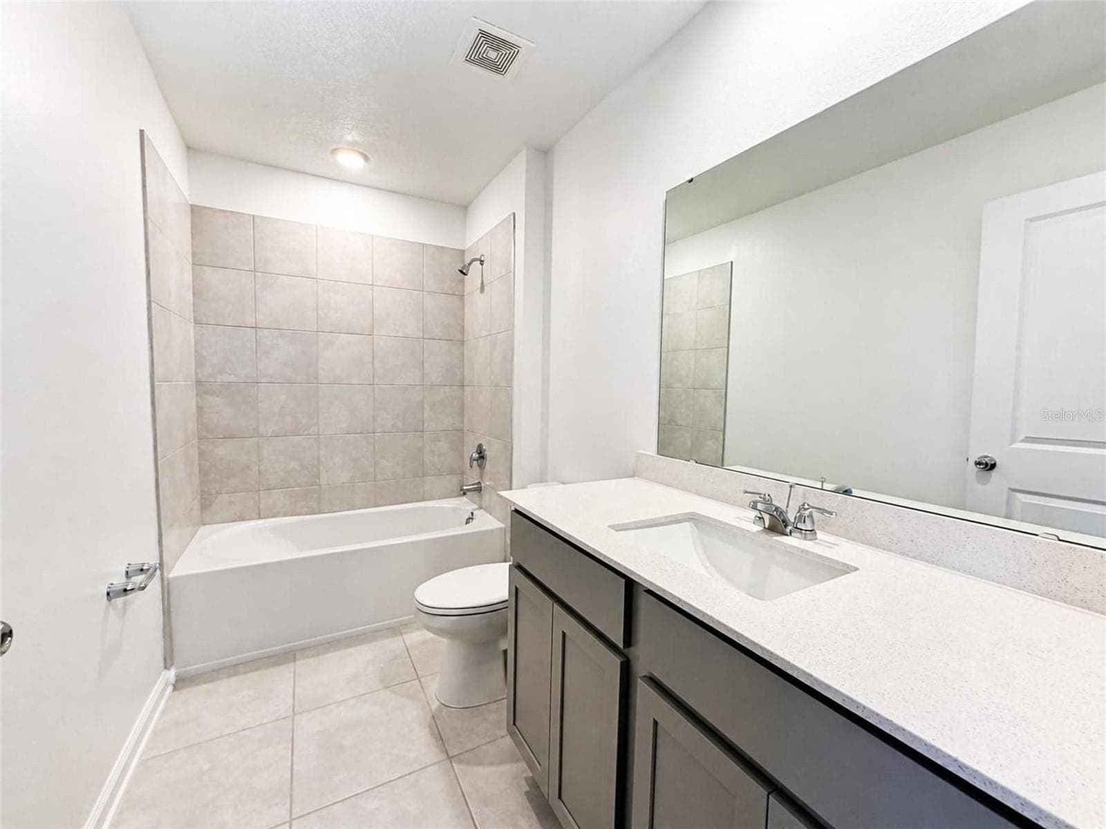Bath 2 - 809 TIMBERLAND DR, EAGLE LAKE