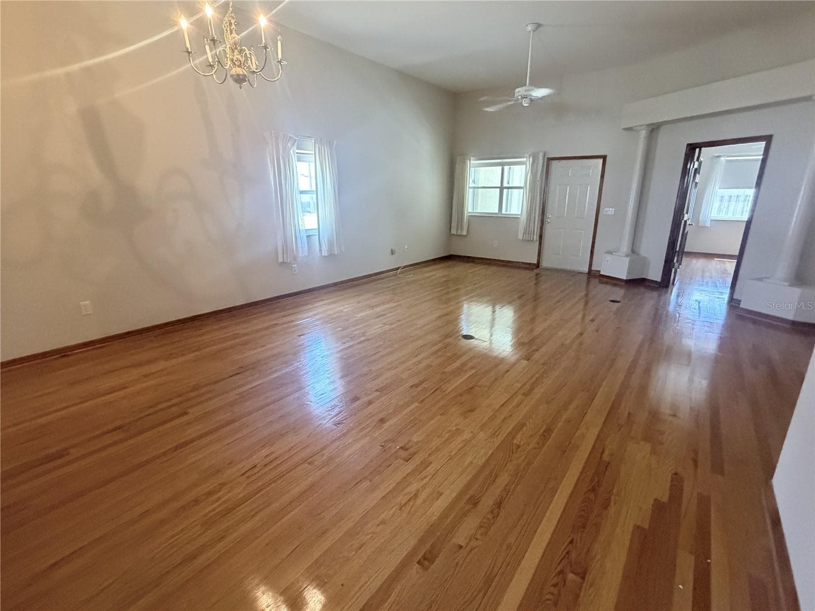 Spacious Living Area - 2784 ALEXANDER DR, CLEARWATER