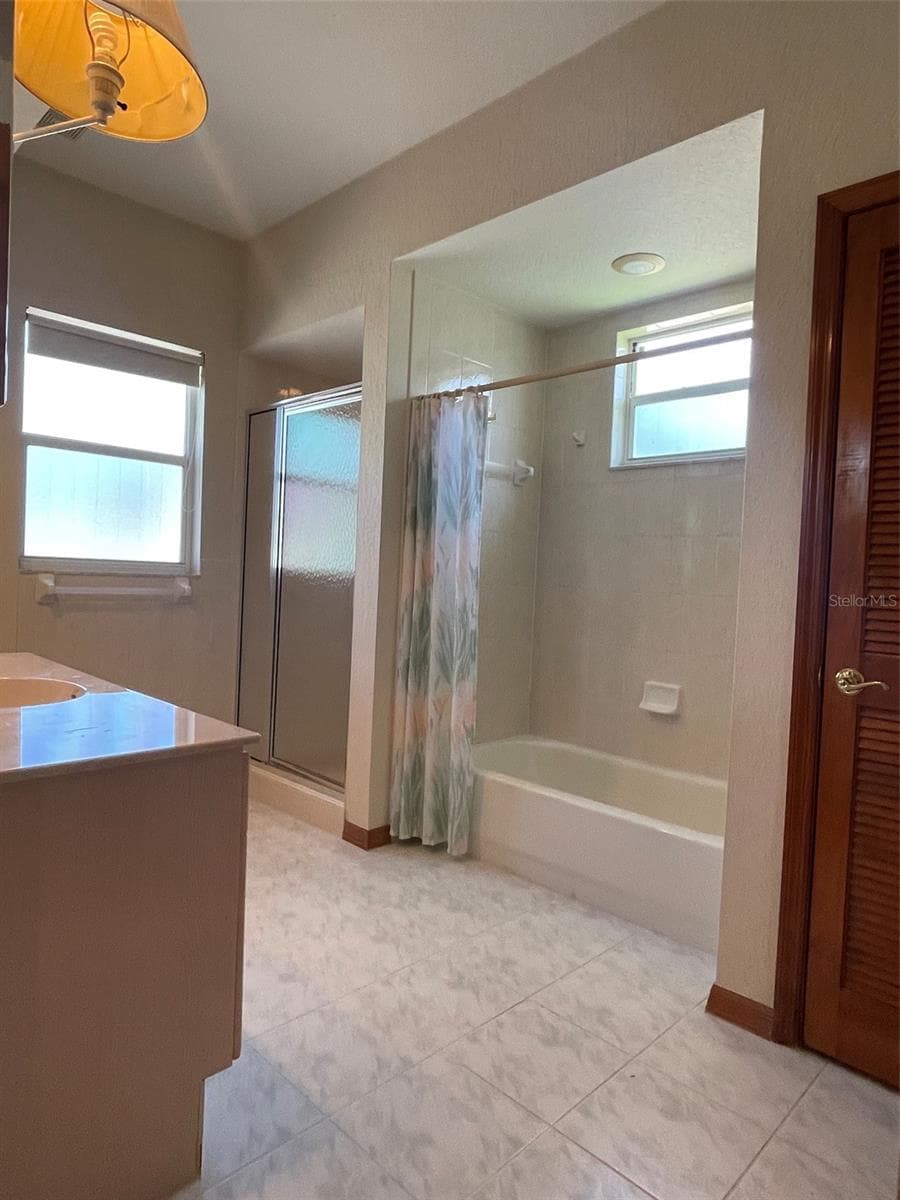 Master Bath with separate tub/shower and linen closet too. - 2784 ALEXANDER DR, CLEARWATER