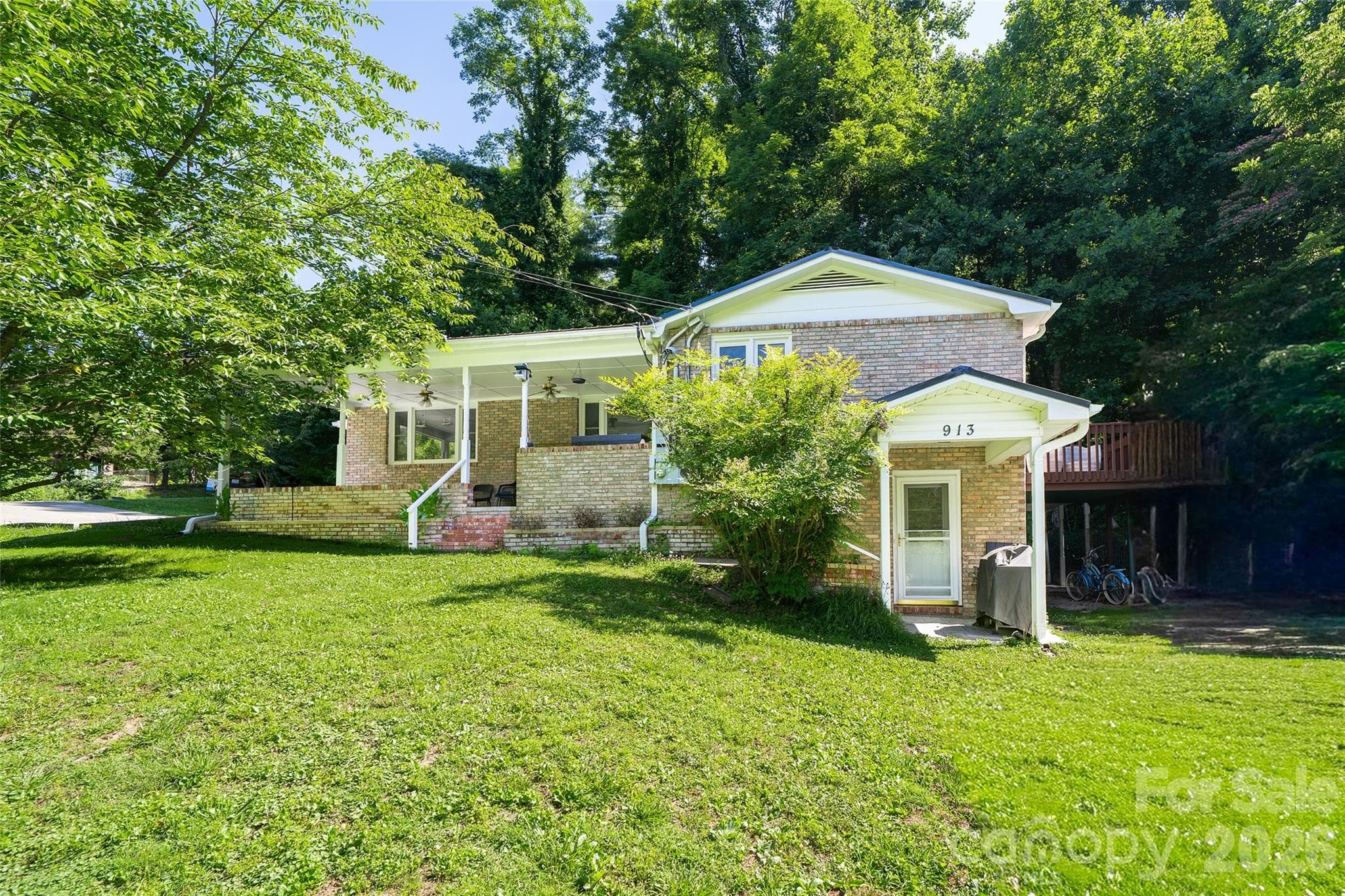 Single Family Residence at Hendersonville, photo 3 of 48