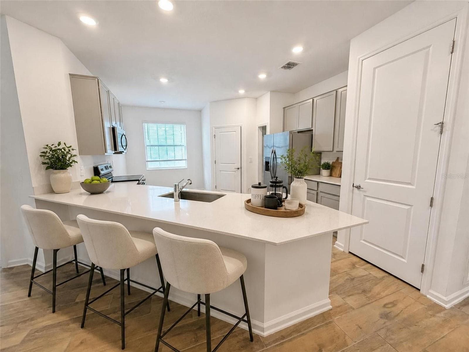 Kitchen - 836 TIMBERLAND DR, EAGLE LAKE