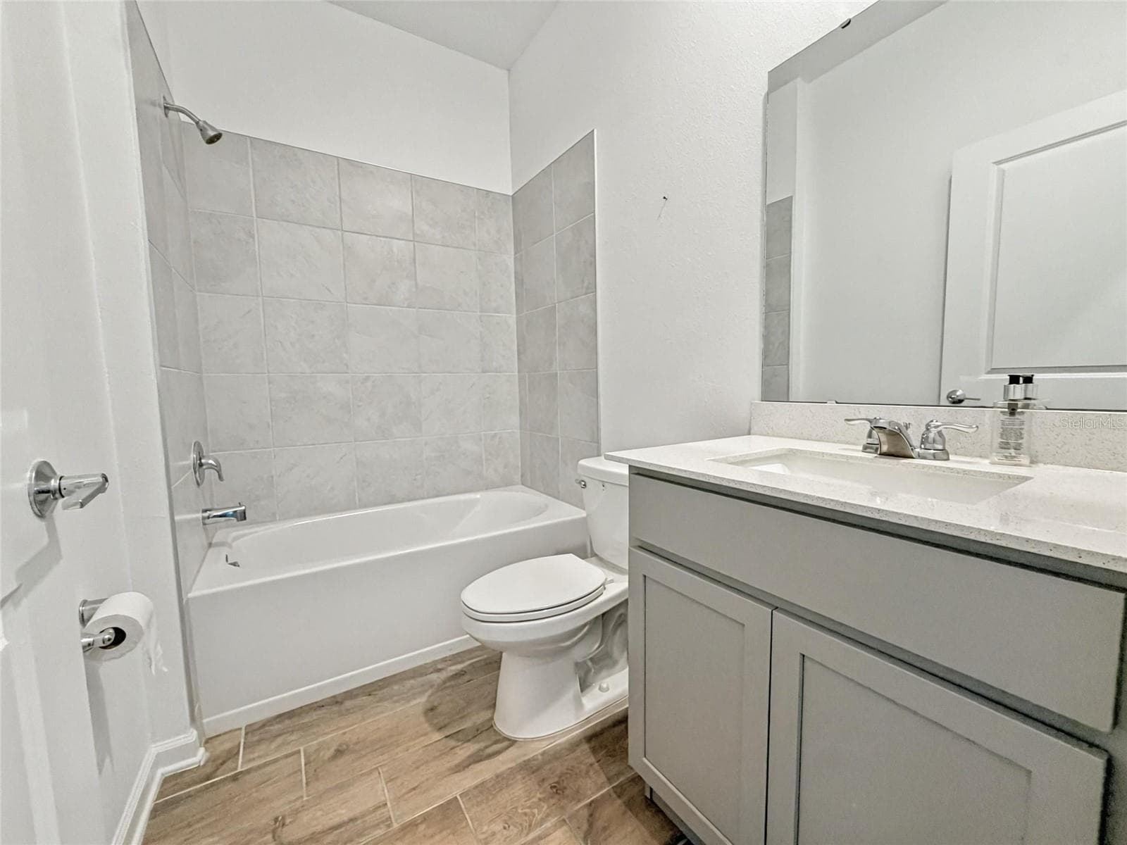 Bath 2 - 836 TIMBERLAND DR, EAGLE LAKE