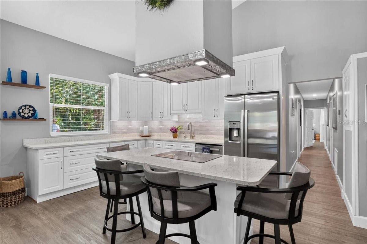 Island with induction cooktop - seating for 4 - 11740 DARSEY RD, PARRISH