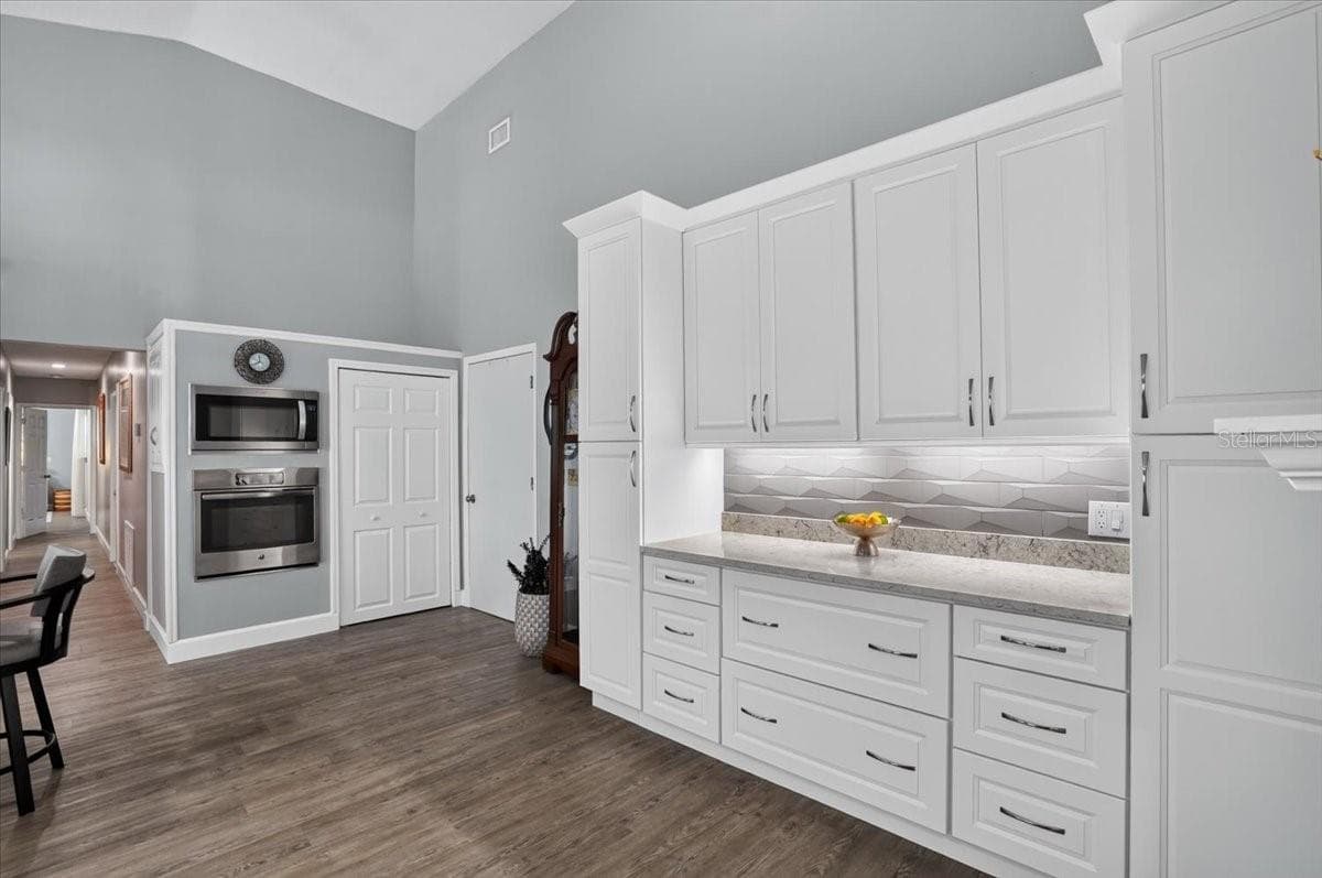 Desert - serving bar with storage - 11740 DARSEY RD, PARRISH