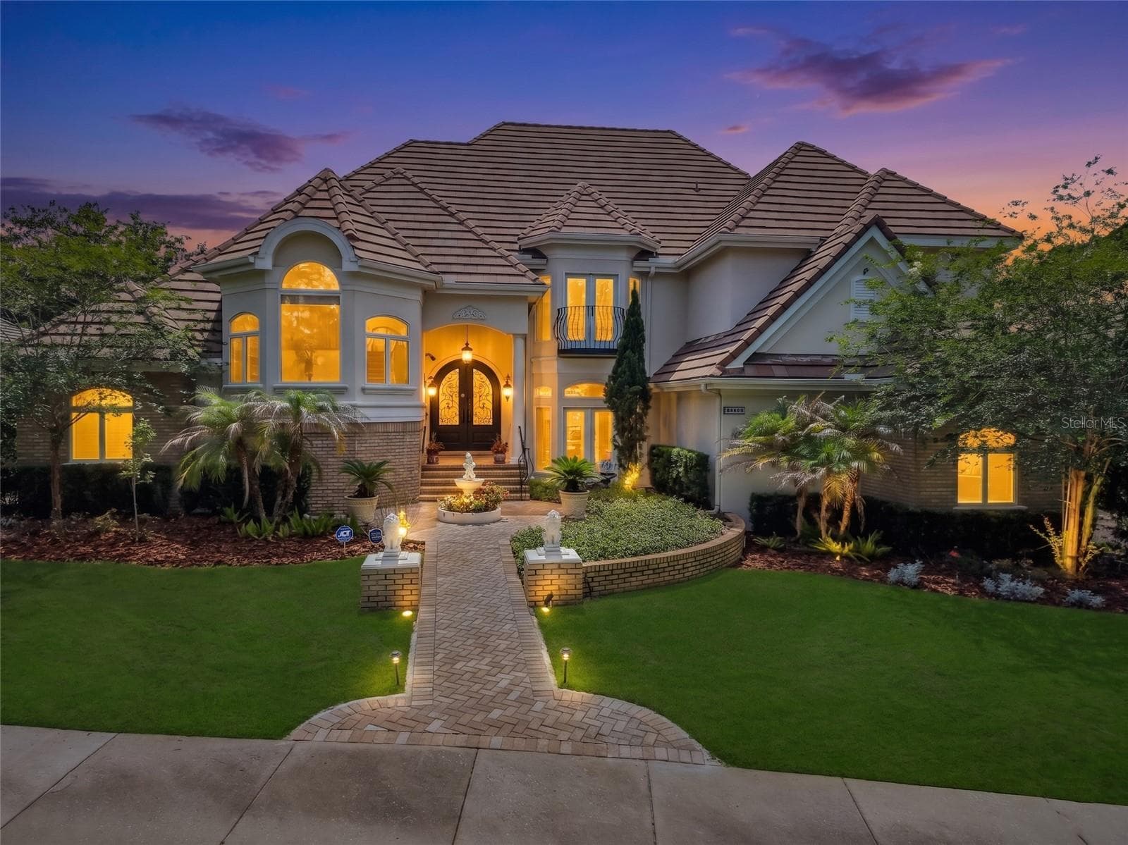 2204 CAIRNS CT