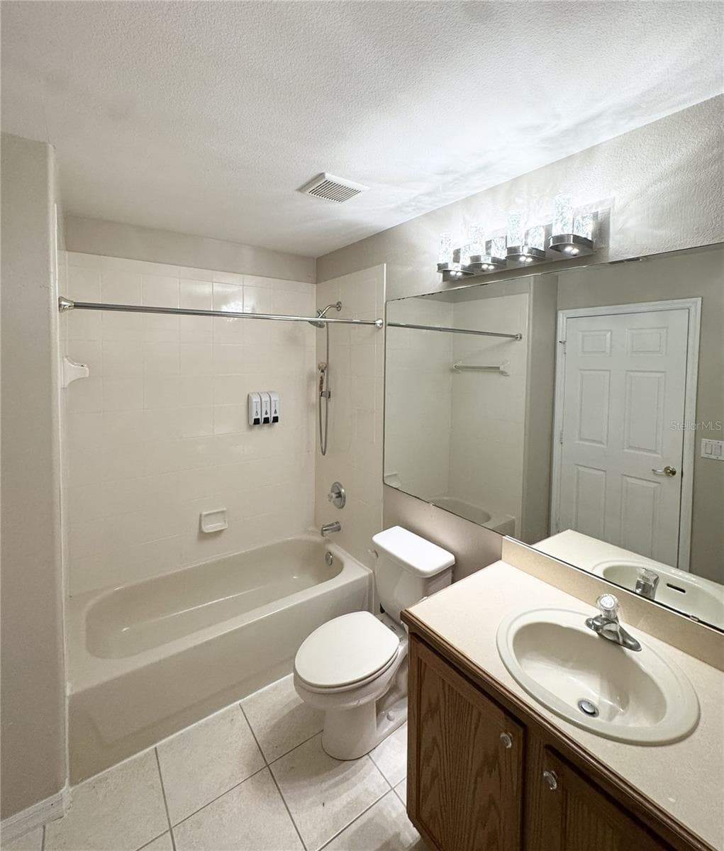 Second En-Suite Bathroom - 2627 ONEIDA LOOP, KISSIMMEE