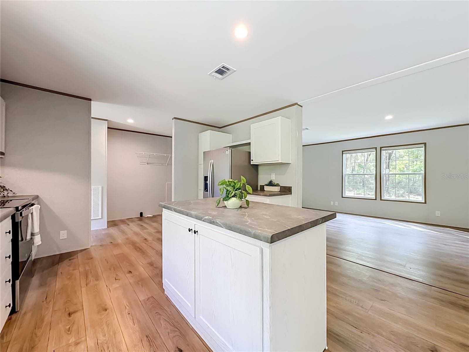 Kitchen to Living Room view - 115 BETSY ROSS PL, SATSUMA