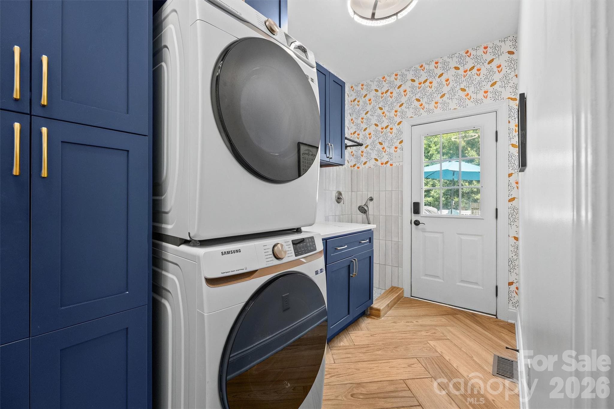 Laundry in Mud Room - 121 Isle Run Drive, Mooresville