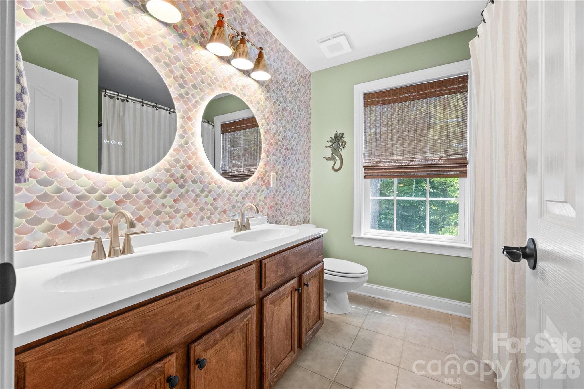 Hall bathroom upstairs - 121 Isle Run Drive, Mooresville