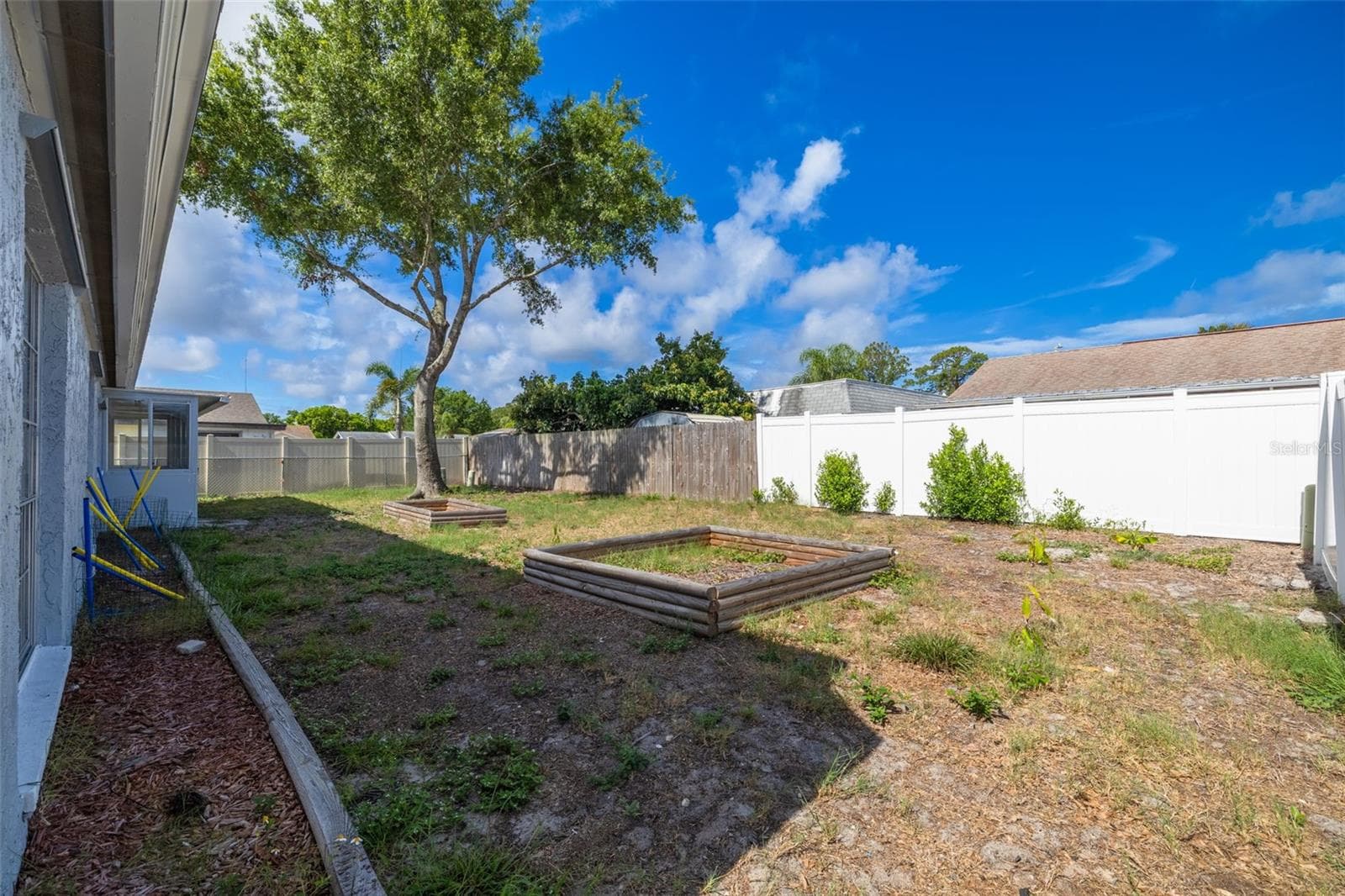 Spacious Backyard! - 3543 ROCKAWAY DR, HOLIDAY