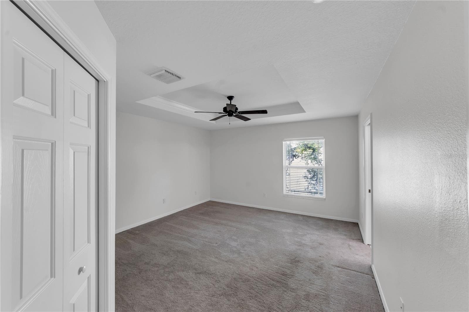 MASTER BEDROOM WITH TRAY CEILING - 1421 RIDGE TER, TARPON SPRINGS