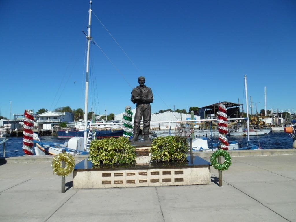 SPONGE DOCKS - 1421 RIDGE TER, TARPON SPRINGS