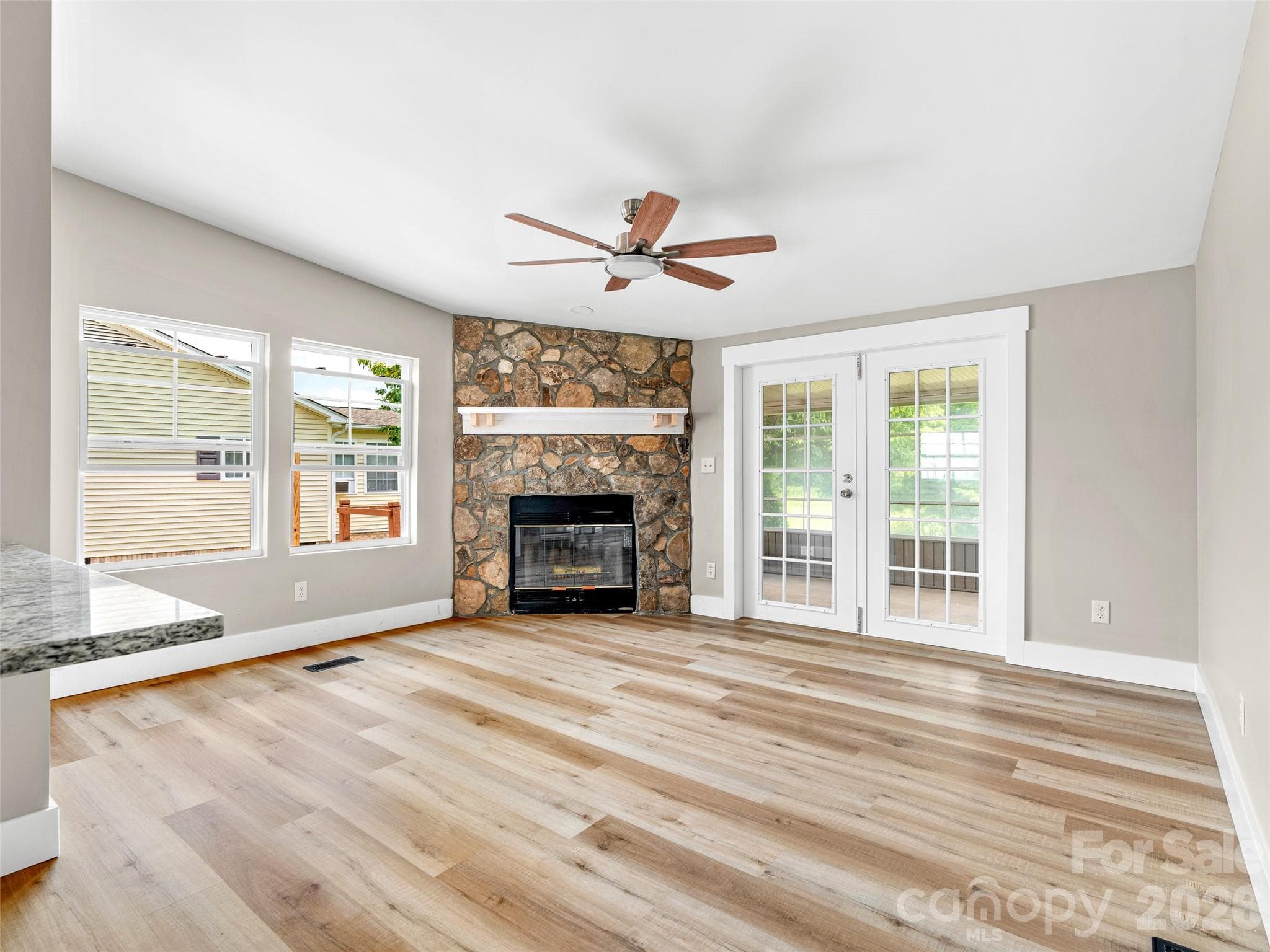 Single Family Residence at Hendersonville, photo 4 of 43