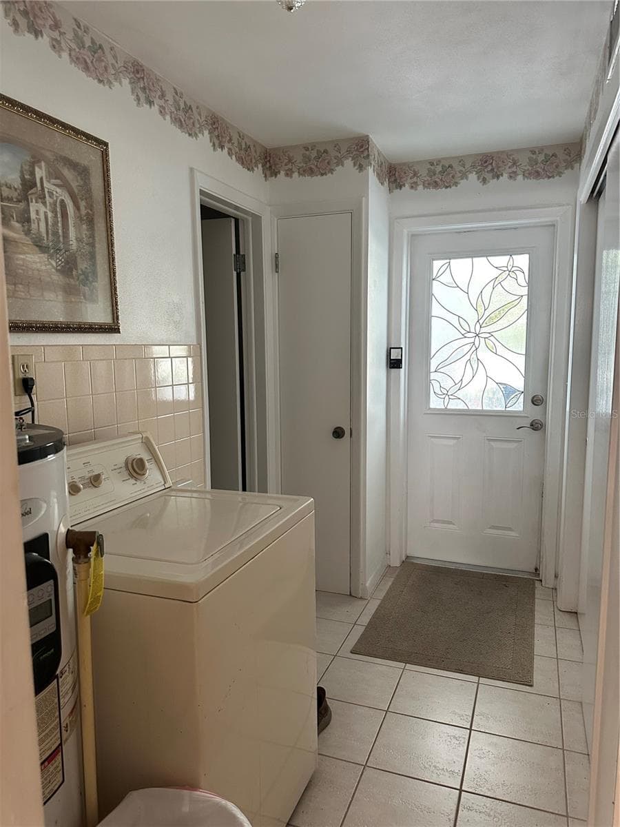 Single Family Residence at BEVERLY HILLS UNIT 02, BEVERLY HILLS, photo 14 of 21