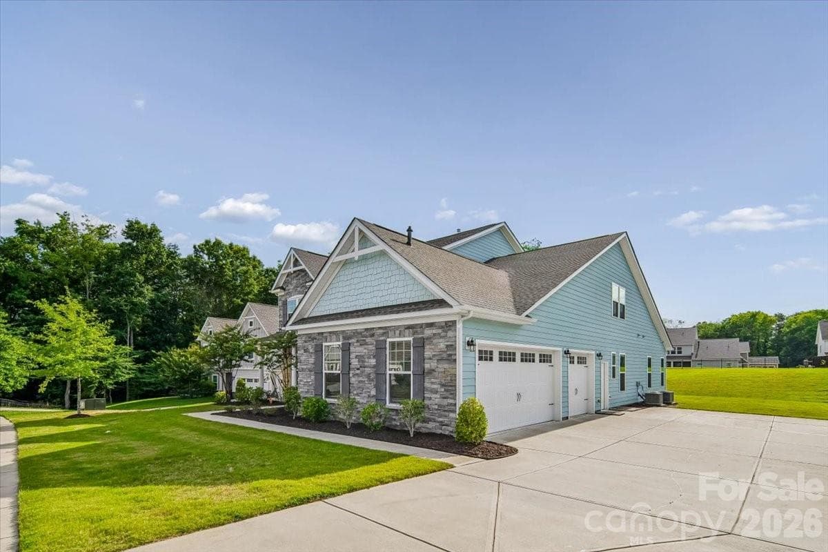 3 car garage & ample driveway parking - Waxhaw