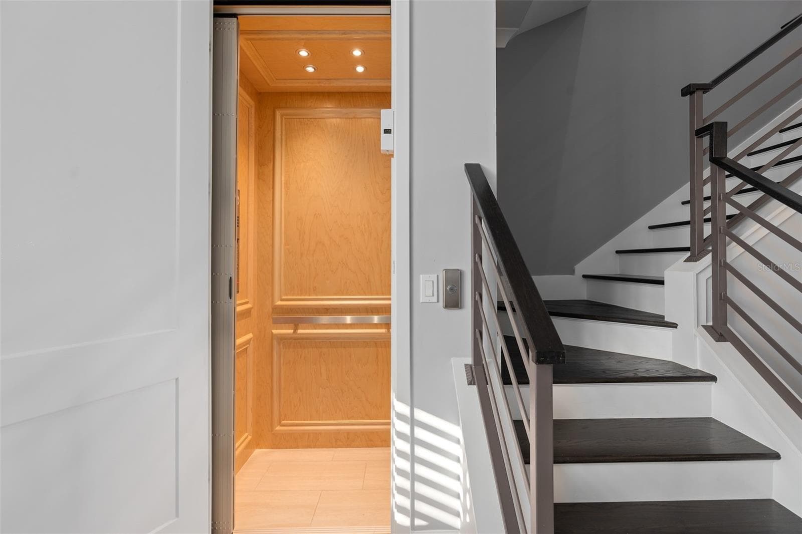 Custom Elevator - 129 S PARK AVE #8E, WINTER GARDEN