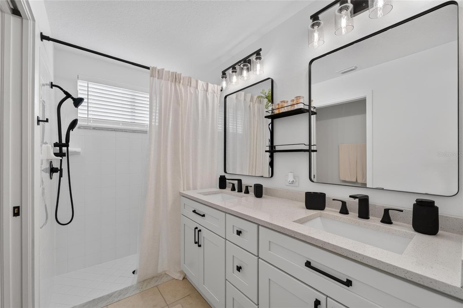 Single Family Residence at 12124 COLONIAL ESTATES LN, RIVERVIEW, photo 21 of 34