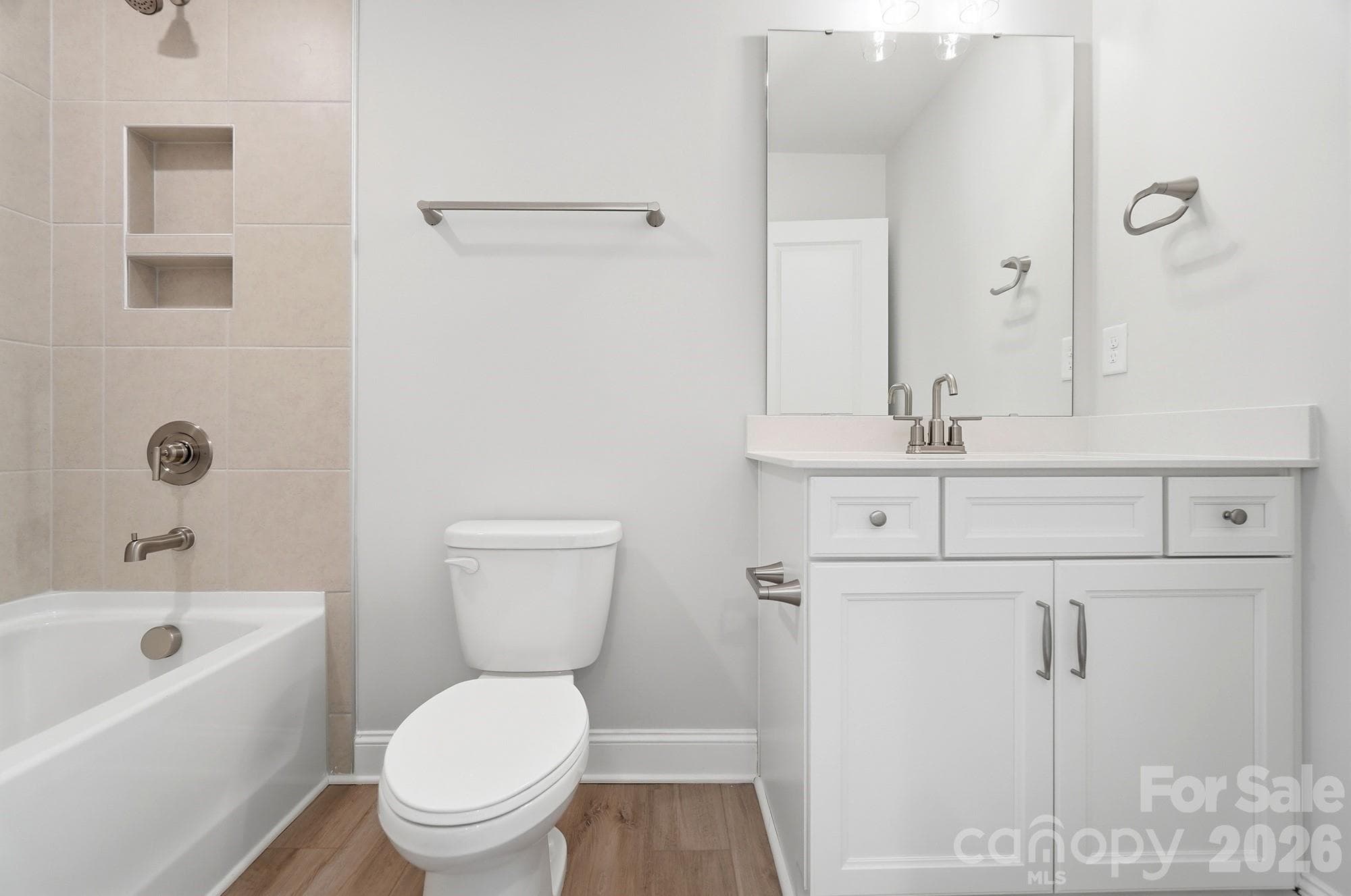 Upper-level bathroom - 3057 Constitution Lane, Gastonia