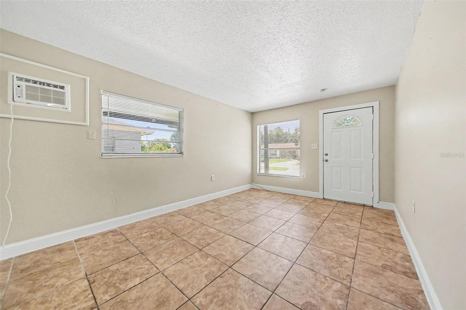 Single Family Residence at 4333 CYNTHIA ST, ORLANDO, photo 3 of 16