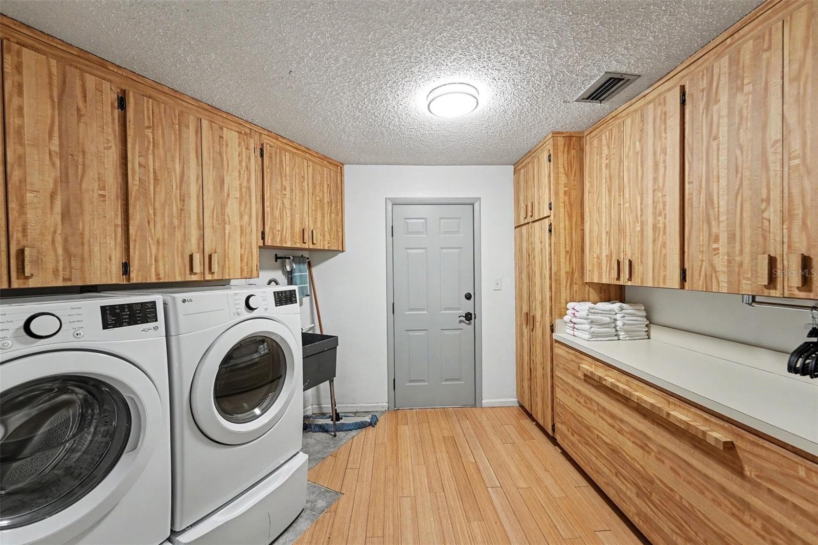 Single Family Residence at 1615 SAINT PAULS DR, CLEARWATER, photo 20 of 37