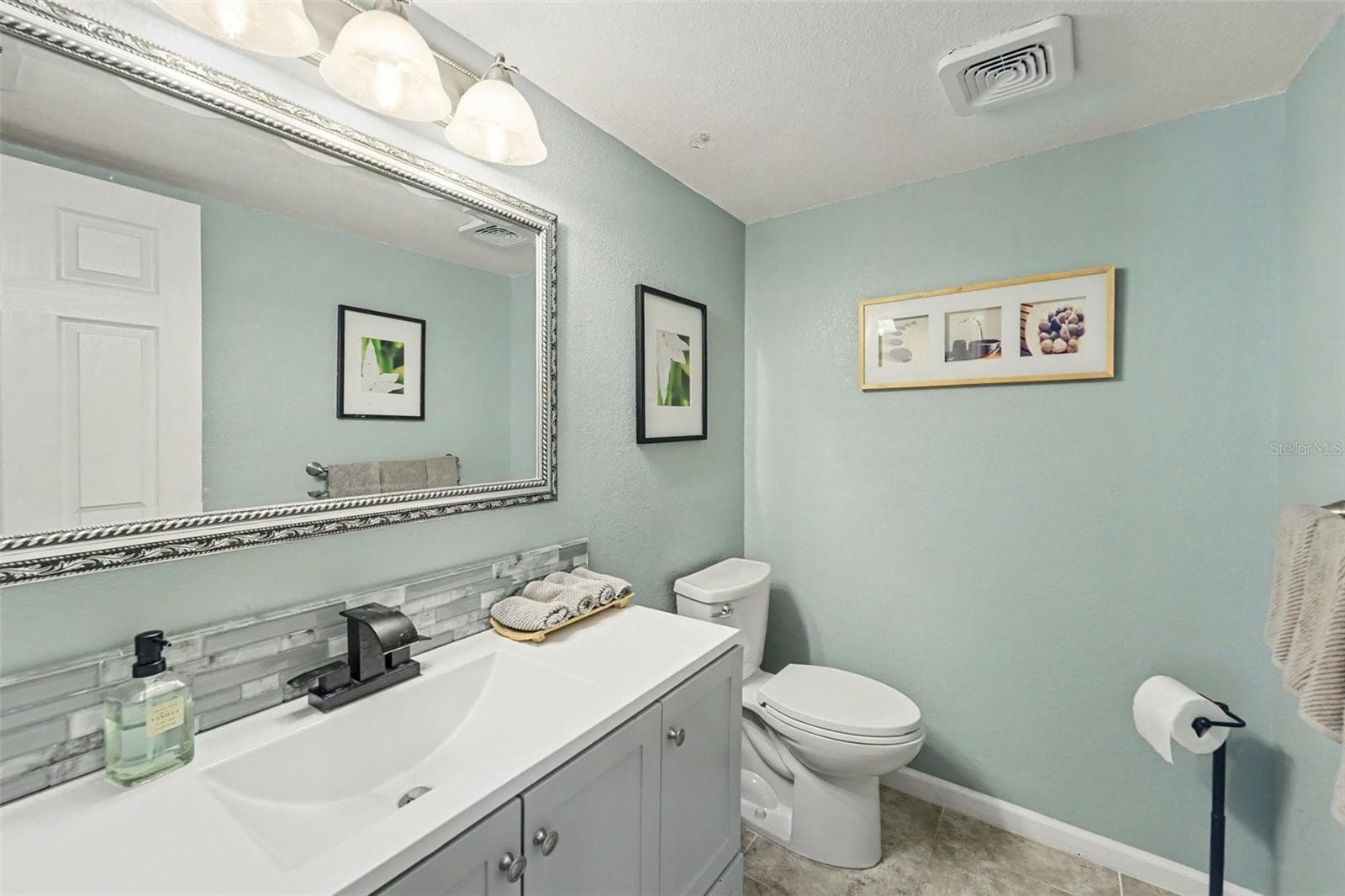 Single Family Residence at 1615 SAINT PAULS DR, CLEARWATER, photo 21 of 37