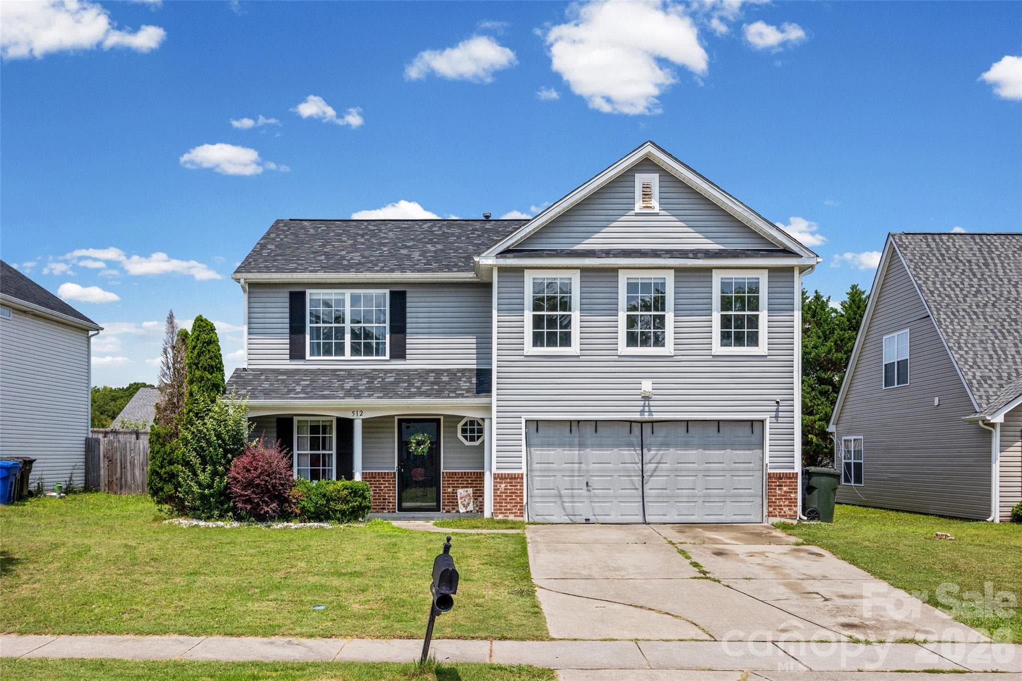 Single Family Residence at 512 Gentle Breeze Lane, Rock Hill, photo 10 of 35