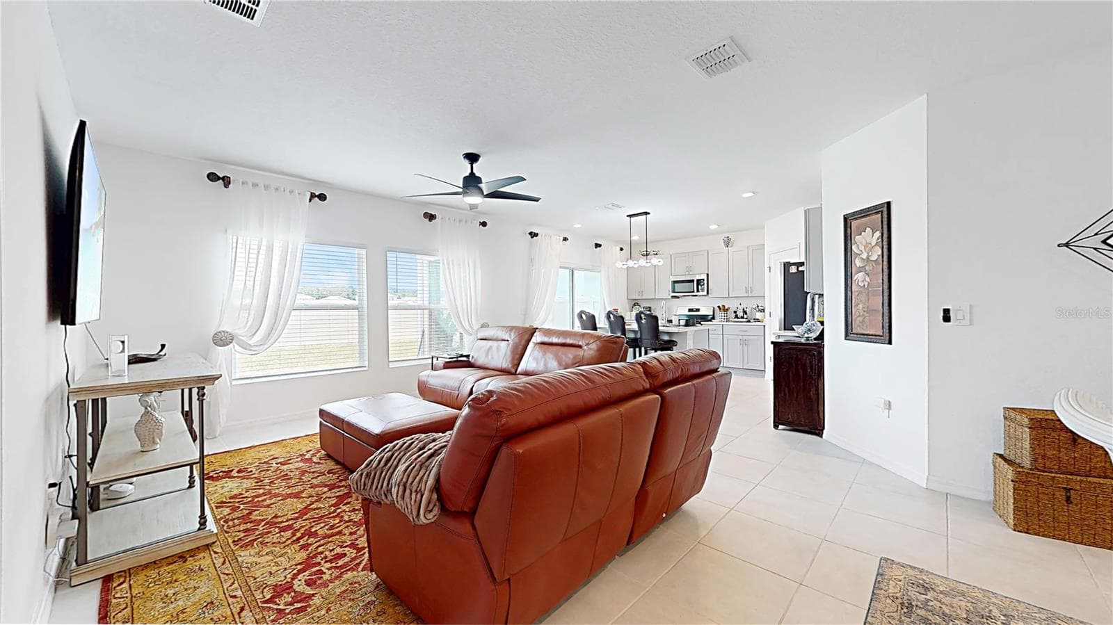 Single Family Residence at 33941 SKY BLOSSOM CIR, LEESBURG, photo 7 of 34