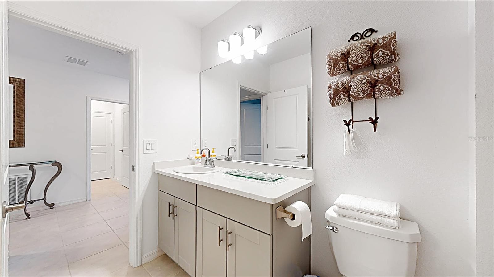Single Family Residence at 33941 SKY BLOSSOM CIR, LEESBURG, photo 12 of 34