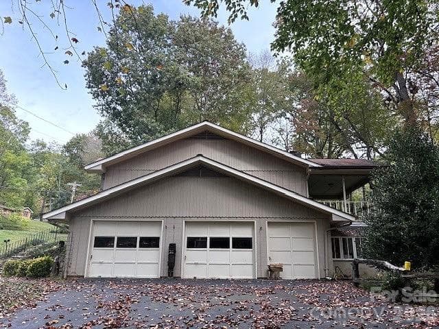 double garages & golf cart storage - 30 Brier Lane, Maggie Valley
