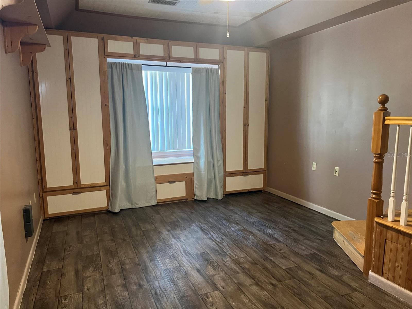 Built in closet - 18771 NW 244TH ST, HIGH SPRINGS