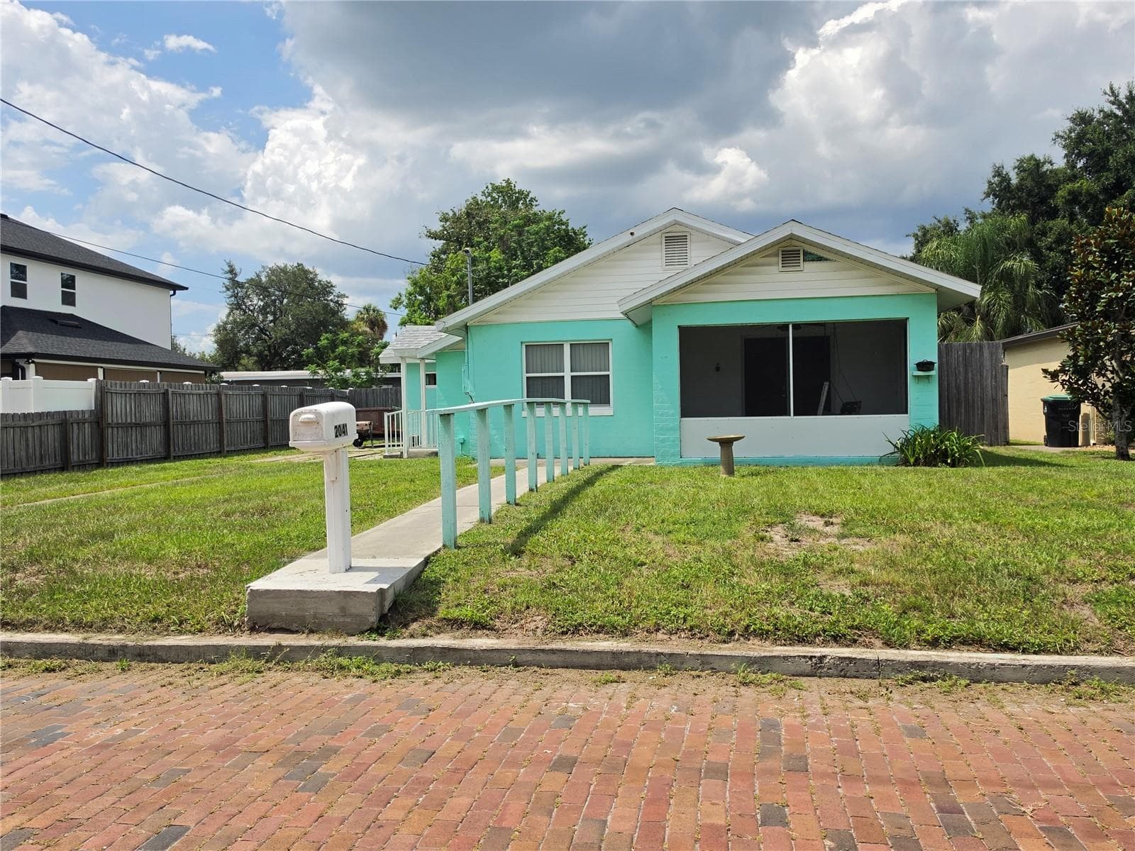 2041 JEWELL AVE