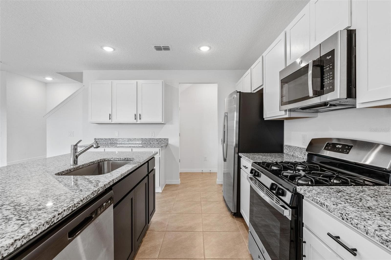 Townhouse at 14942 WINDFLOWER ALY, WINTER GARDEN, photo 7 of 35