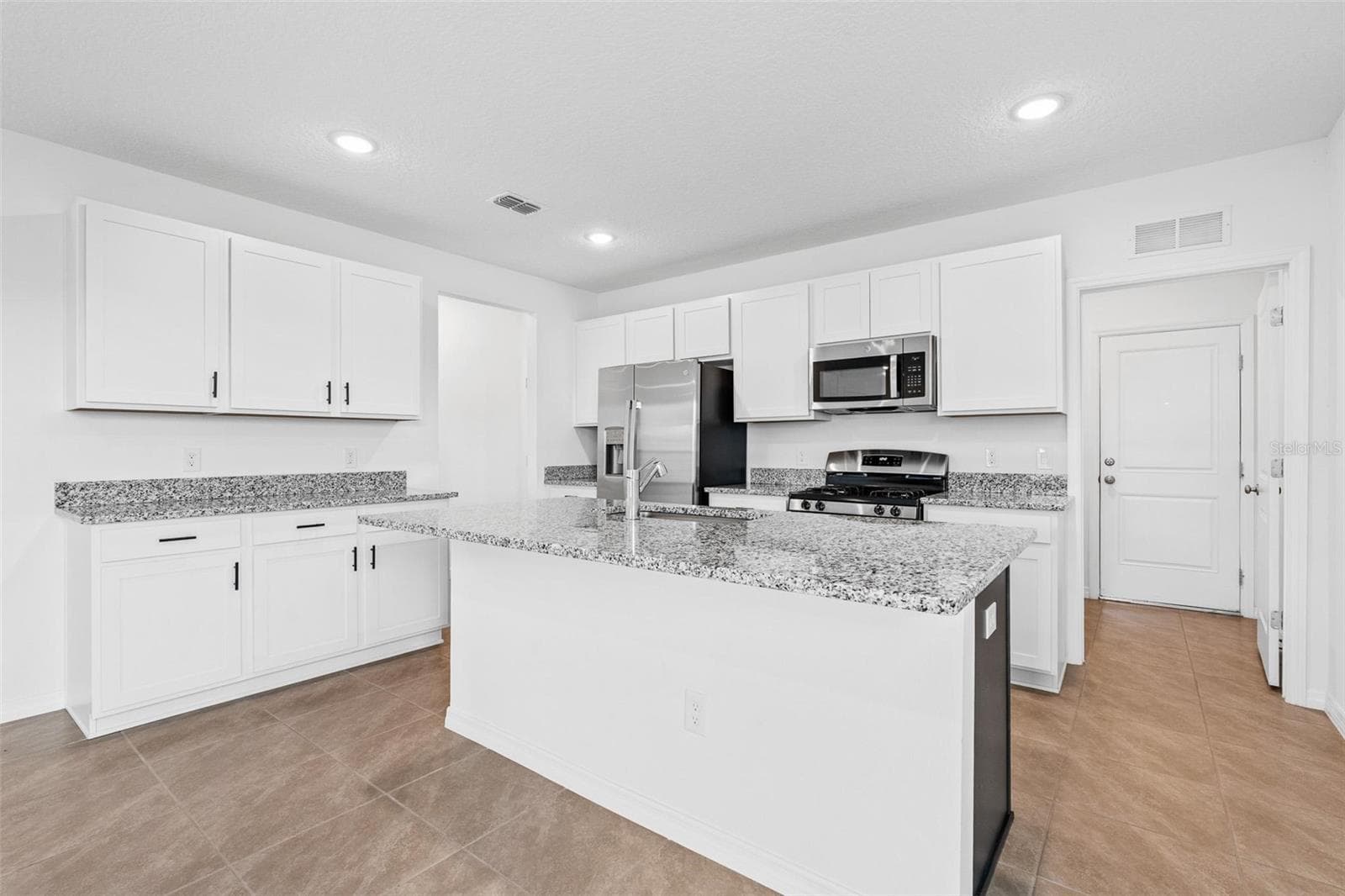 Townhouse at 14942 WINDFLOWER ALY, WINTER GARDEN, photo 11 of 35
