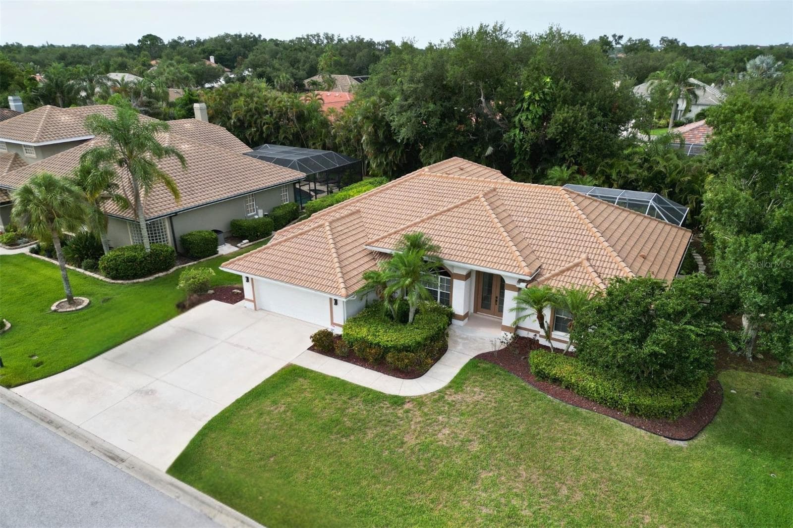 Single Family Residence at 4824 HANGING MOSS LN, SARASOTA, photo 2 of 41