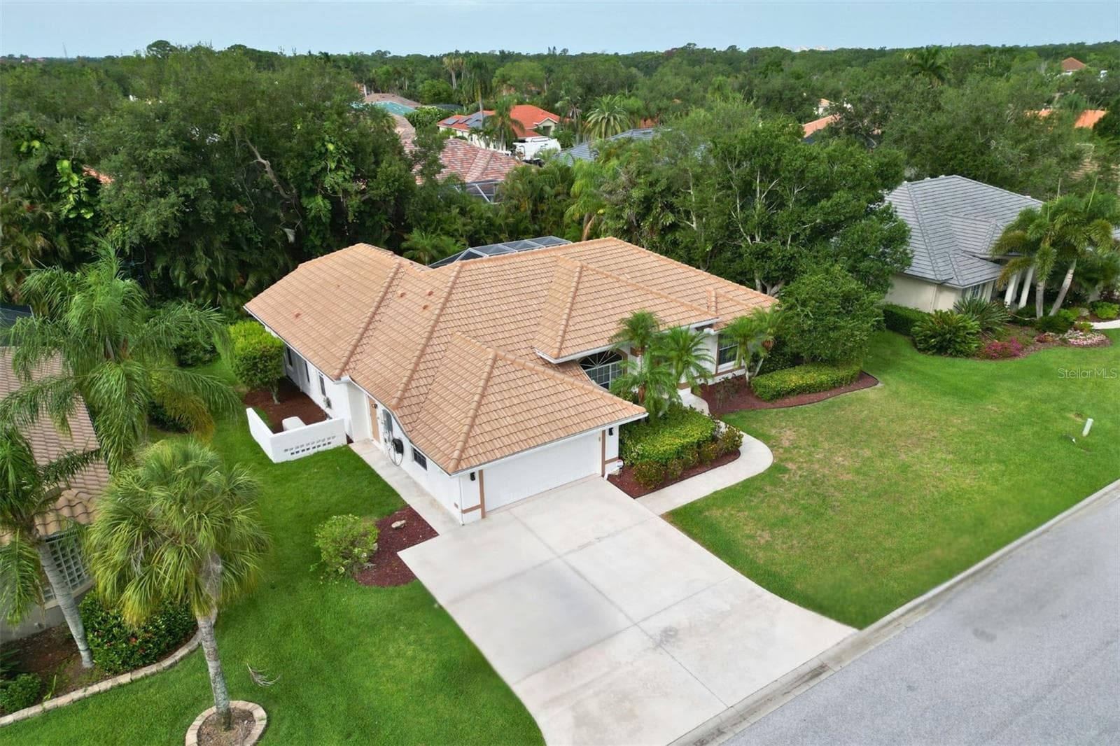 Single Family Residence at 4824 HANGING MOSS LN, SARASOTA, photo 3 of 41