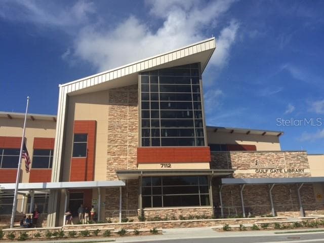Close by new Gulf Gate Public Library; Sarasota county largest book circulation - 5133 FLAGSTONE DR, SARASOTA